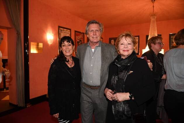 Sigmar Solbach mit Ehefrau Claudia und Loni von Friedl Premiere Ein Mann fürs Grobe Komoedie im Bayerischen Hof Theater München 11. Januar 2017