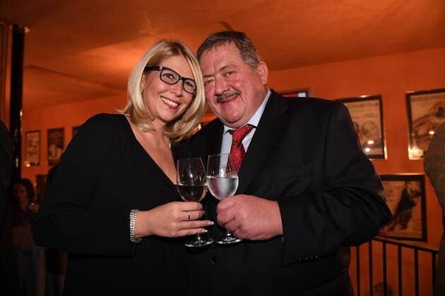 Joseph Hannesschläger mit Freundin Premiere Ein Mann fürs Grobe Komoedie im Bayerischen Hof Theater München 11. Januar 2017