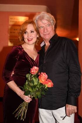 Jürgen Prochnow mit Ehefrau Verena Wengler Premiere Ein Mann fürs Grobe Komoedie im Bayerischen Hof Theater München 11. Januar 2017