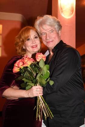 Jürgen Prochnow mit Ehefrau Verena Wengler Premiere Ein Mann fürs Grobe Komoedie im Bayerischen Hof Theater München 11. Januar 2017