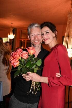 Steffen Wink mit Ehefrau Genoveva Mayer Premiere Ein Mann fürs Grobe Komoedie im Bayerischen Hof Theater München 11. Januar 2017