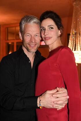 Steffen Wink mit Ehefrau Genoveva Mayer Premiere Ein Mann fürs Grobe Komoedie im Bayerischen Hof Theater München 11. Januar 2017