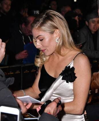 . 11 01 2017. London, United Kingdom. Sienna Miller attends Live By Night European film premiere. Premiere of Live By Night, an adaptation of Dennis Lehane s Prohibition era drama, about a Boston police captain s son and the many characters he comes across on a daily basis, at BFI Southbank, London.  xNilsxJorgensenx xi-Imagesx IIM-14158-0060