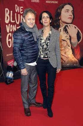 Axel Pape mit Freundin Gioia Raspe bei der Premiere des Kinofilms Die Blumen von gestern im Kino International. Berlin, 11.01.2017 Foto:xS.xGabschx xFuturexImage