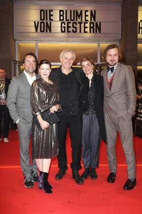 Jan Josef Liefers, Hannah Herzsprung, Chris Kraus, Adele Haenel und Lars Eidinger bei der Premiere des Kinofilms Die Blumen von gestern im Kino International. Berlin, 11.01.2017 Foto:xS.xGabschx xFuturexImage