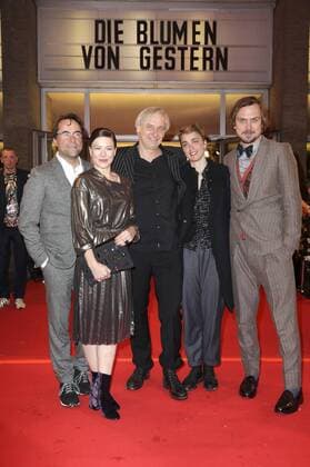 Jan Josef Liefers, Hannah Herzsprung, Chris Kraus, Adele Haenel und Lars Eidinger bei der Premiere des Kinofilms Die Blumen von gestern im Kino International. Berlin, 11.01.2017 Foto:xS.xGabschx xFuturexImage