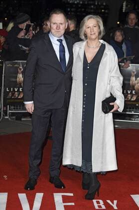 Robert Glenister mit Gattin Celia de Wolff bei der Premiere des Kinofilms Live by Night im BFI South Bank. London, 11.01.2017 Robert Glenister mit Gattin Celia de Wolff  Foto:xS.xVasx xFuturexImage