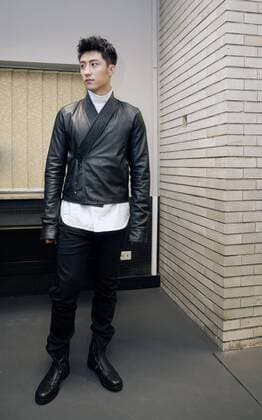 (170114) -- MILAN, Jan. 14, 2017 -- Chinese actor Huang Jingyu poses for a photo backstage after the Diesel Black Gold show during Milan Fashion Week in Milan, Italy, on Jan. 14, 2017. ) (zy) ITALY-MILAN-FASHION WEEK-MEN-DIESEL BLACK GOLD-BACKSTAGE JinxYu 
