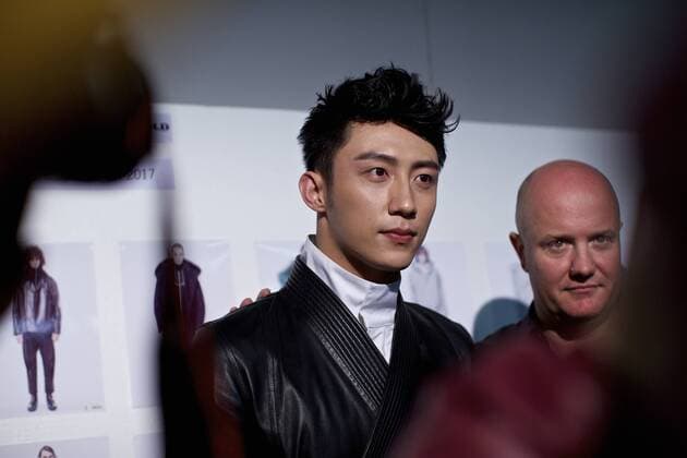 (170114) -- MILAN, Jan. 14, 2017 -- Chinese actor Huang Jingyu (L) poses for a photo with Diesel s designer Andreas Melbostad backstage after the Diesel Black Gold show during Milan Fashion Week in Milan, Italy, on Jan. 14, 2017. ) (zy) ITALY-MILAN-FASHION WEEK-MEN-DIESEL BLACK GOLD-BACKSTAGE JinxYu 