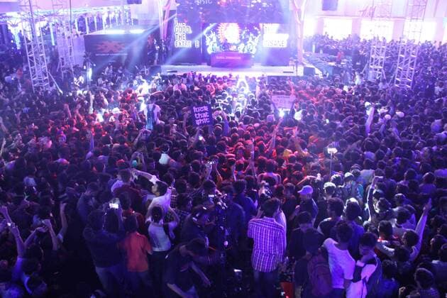 MUMBAI, INDIA - JANUARY 12: Huge crowd gathered during a meet and greet with Hollywood actor Vin Diesel and Bollywood actor Deepika Padukone to promote the film xXx: Return of Xander Cage , on January 12, 2017 in Mumbai, India. . xXx: Return of Xander Cage is a 2017 American action film directed by D. J. Caruso and written by F. Scott Frazier. It stars Vin Diesel, Donnie Yen, Deepika Padukone, Kris Wu, Ruby Rose, Tony Jaa, Nina Dobrev, Toni Collette and Samuel L. Jackson. It is the third film in the xXx franchise and a sequel to both xXx (2002) and xXx: State of the Union (2005). (Photo by Pramod Thakur Hindustan Times ) Hollywood Actor Vin Diesel And Bollywood Actor Deepika Padukone Meet Fans In Mumbai
