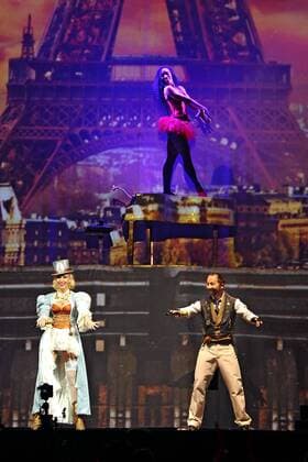 DJ Bobo MYSTORIAL . Sänger DJ Bobo ( bürgl. Peter Rene Baumann ) und seine Frau Nancy während der Weltpremiere seiner Show MYSTORIAL am 13.01.2017 im Europapark Rust.