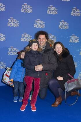 Tous En Scene Filmpremiere in Paris Eric Antoine avec sa famille CELEBRITES : Avant Premiere du film Tous en scene - Paris - 14 01 2017 StephenCaillet Panoramic 