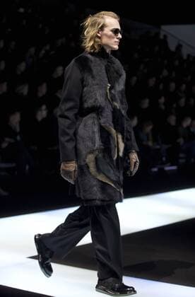 MILAN, A model presents a creation from the Fall Winter 2017 18 menswear collection of Emporio Armani during Milan Fashion Week in Milan, Italy, on Jan. 14, 2017. ) (zf) ITALY-MILAN-FASHION WEEK-MEN-EMPORIO ARMANI JinxYu 