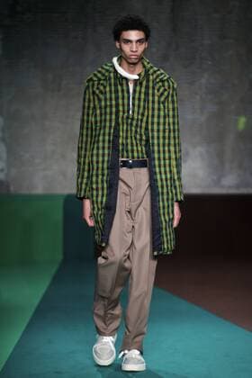 MILAN, A model presents a creation from the Fall Winter 2017 18 menswear collection of Marni during Milan Fashion Week in Milan, Italy, on Jan. 14, 2017. ) (zf) ITALY-MILAN-FASHION WEEK-MEN-MARNI JinxYu 