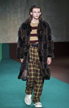MILAN, A model presents a creation from the Fall Winter 2017 18 menswear collection of Marni during Milan Fashion Week in Milan, Italy, on Jan. 14, 2017. ) (zf) ITALY-MILAN-FASHION WEEK-MEN-MARNI JinxYu 