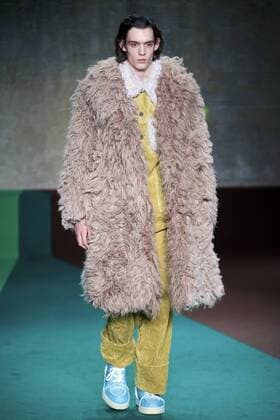 MILAN, A model presents a creation from the Fall Winter 2017 18 menswear collection of Marni during Milan Fashion Week in Milan, Italy, on Jan. 14, 2017. ) (zf) ITALY-MILAN-FASHION WEEK-MEN-MARNI JinxYu 