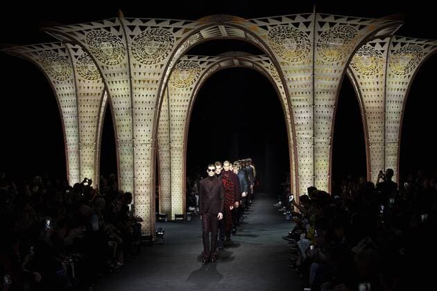 MILAN, Models present creations from the Fall Winter 2017 18 menswear collection of Versace during Milan Fashion Week in Milan, Italy, on Jan. 14, 2017. ) (zf) ITALY-MILAN-FASHION WEEK-MEN-VERSACE JinxYu 