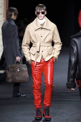 MILAN, A model presents a creation from the Fall Winter 2017 18 menswear collection of Versace during Milan Fashion Week in Milan, Italy, on Jan. 14, 2017. ) (zf) ITALY-MILAN-FASHION WEEK-MEN-VERSACE JinxYu 