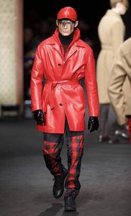 MILAN, A model presents a creation from the Fall Winter 2017 18 menswear collection of Versace during Milan Fashion Week in Milan, Italy, on Jan. 14, 2017. ) (zf) ITALY-MILAN-FASHION WEEK-MEN-VERSACE JinxYu 