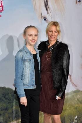 Die Schauspielerin Jule Hermann (l) und die Regisseurin Dagmar Seume (r) am 15.01.2017 in Köln auf dem roten Teppich bei der Premiere des Films Wendy der Film im Kölner Cinedom.