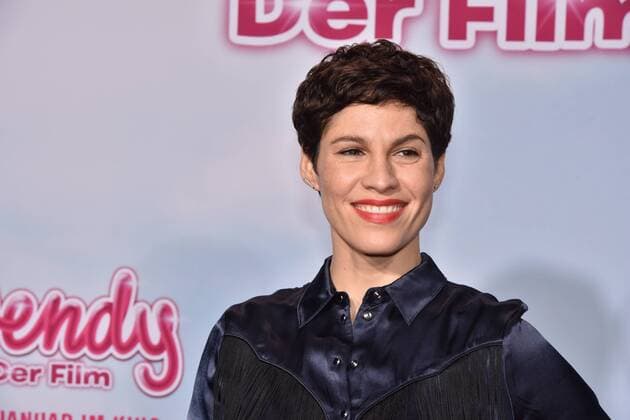 Die Schauspielerin Jasmin Gerat am 15.01.2017 in Köln auf dem roten Teppich bei der Premiere des Films Wendy der Film im Kölner Cinedom.