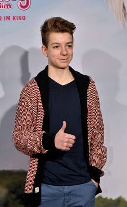 Nick Julius Schuck posiert am 15.01.2017 in Köln auf dem roten Teppich bei der Premiere des Films Wendy der Film im Kölner Cinedom.