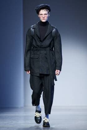 MILAN, Jan. 16, 2017 -- A model presents a creation at the Fall Winter 2017 18 menswear collection of MIAORAN by Chinese designer Miao Ran during Milan Fashion Week in Milan, Italy, on Jan. 16, 2017. )(gl) ITALY-MILAN-FASHION WEEK-MEN-CHINESE DESIGNER-MIAORAN JinxYu 