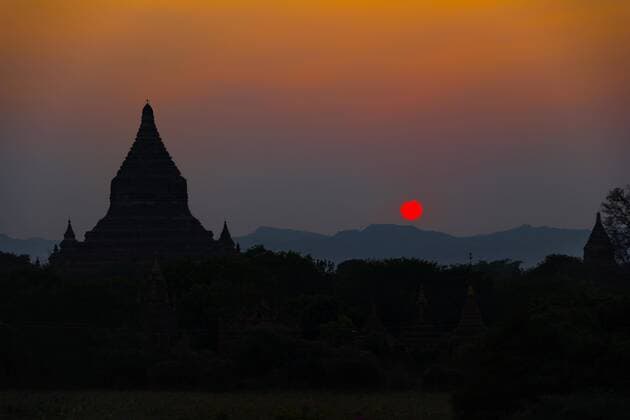 Pagode im Gegenlicht, Silhouette, Tempel, Stupa, Sonnenuntergang, Bagan, Division Mandalay, Myanmar, Asien Copyright: imageBROKER/ValentinxWolf ibxvfw04455442.jpg