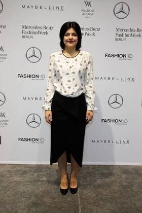 Jasmin Tabatabai - Ankunft zur Dorothee Schumacher Fashion-Show im Rahmen der Mercedes-Benz Fashion Week Berlin Spring Summer 2017 Collections im Kaufhaus Jandorf in Berlin am 17.01.2017. Mercedes-Benz Fashion Week Berlin Spring Summer 2017 Collections