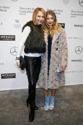 Kimberly Marteau Emerson und Caty Hummels - Ankunft zur Dorothee Schumacher Fashion-Show im Rahmen der Mercedes-Benz Fashion Week Berlin Spring Summer 2017 Collections im Kaufhaus Jandorf in Berlin am 17.01.2017. Mercedes-Benz Fashion Week Berlin Spring Summer 2017 Collections