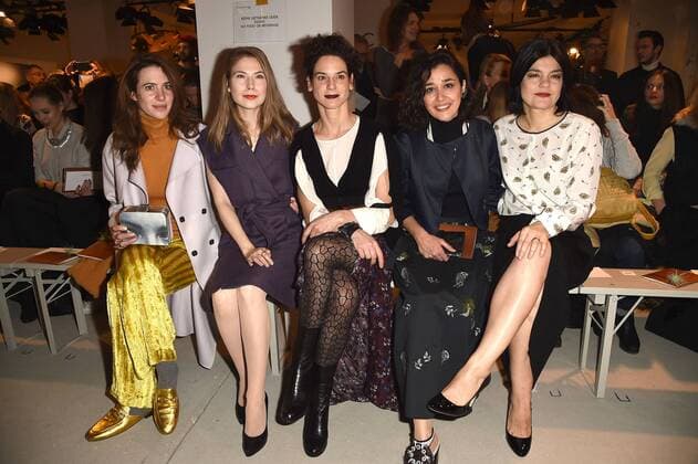 Julia Malik, Nora von Waldstätten, Bibiana Beglau, Dorka Gryllus und Jasmin Tabatabai bei der Dorothee Schumacher Modenschau am 17.01.2017 im Rahmen der Mercedes-Benz Fashion Week Herbst Winter 2017 in Berlin MBFW Fashionweek 2017 Januar in Berlin- Dorothee Schumacher Fashionshow 