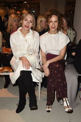 Julia Dietze und Chiara Schoras bei der Dorothee Schumacher Modenschau am 17.01.2017 im Rahmen der Mercedes-Benz Fashion Week Herbst Winter 2017 in Berlin MBFW Fashionweek 2017 Januar in Berlin- Dorothee Schumacher Fashionshow 
