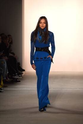 Ein Model auf dem Laufsteg bei der Dorothee Schumacher Modenschau am 17.01.2017 im Rahmen der Mercedes-Benz Fashion Week Herbst Winter 2017 in Berlin MBFW Fashionweek 2017 Januar in Berlin- Dorothee Schumacher Fashionshow 