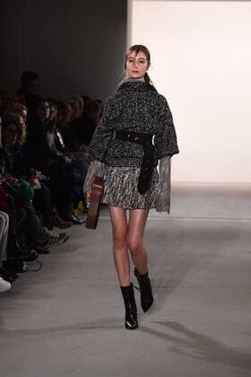 Ein Model auf dem Laufsteg bei der Dorothee Schumacher Modenschau am 17.01.2017 im Rahmen der Mercedes-Benz Fashion Week Herbst Winter 2017 in Berlin MBFW Fashionweek 2017 Januar in Berlin- Dorothee Schumacher Fashionshow 