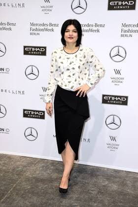 Jasmin Tabatabai bei der Dorothee Schumacher Modenschau am 17.01.2017 im Rahmen der Mercedes-Benz Fashion Week Herbst Winter 2017 in Berlin MBFW Fashionweek 2017 Januar in Berlin- Dorothee Schumacher Fashionshow 