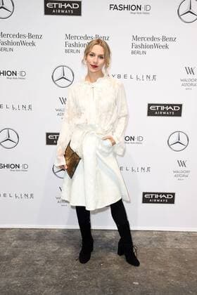 Julia Dietze bei der Dorothee Schumacher Modenschau am 17.01.2017 im Rahmen der Mercedes-Benz Fashion Week Herbst Winter 2017 in Berlin MBFW Fashionweek 2017 Januar in Berlin- Dorothee Schumacher Fashionshow 