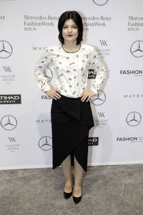 Jasmin Tabatabai bei der Dorothee Schumacher Fashion Show auf der Mercedes-Benz Fashion Week Berlin Autumn Winter 2017. Berlin, 17.01.2017 Foto:xS.xGabschx xFuturexImage