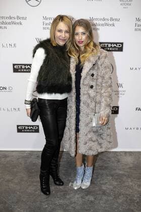Kimberly Marteau Emerson und Cathy Hummels bei der Dorothee Schumacher Fashion Show auf der Mercedes-Benz Fashion Week Berlin Autumn Winter 2017. Berlin, 17.01.2017 Foto:xS.xGabschx xFuturexImage