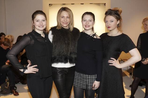 Kimberly Marteau Emerson mit Töchtern Jacqueline, Taylor und Hayley bei der Dorothee Schumacher Fashion Show auf der Mercedes-Benz Fashion Week Berlin Autumn Winter 2017. Berlin, 17.01.2017 Foto:xS.xGabschx xFuturexImage