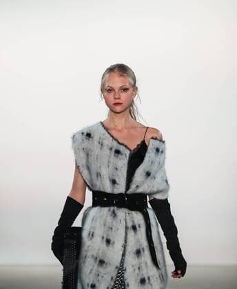 (170117) -- BERLIN, Jan. 17, 2017 -- A model displays a creation of German disigner Dorothee Schumacher during the Berlin Fashion Week in Berlin, Germany, on Jan. 17, 2017. ) (wtc) GERMANY-BERLIN-FASHION WEEK-DOROTHEE SCHUMACHER ShanxYuqi 