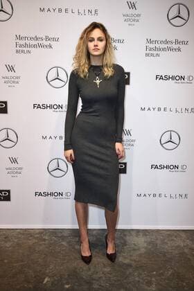 Elena Carriere bei der Holy Ghost Modenschau am 17.01.2017 im Rahmen der Mercedes-Benz Fashion Week Herbst Winter 2017 in Berlin MBFW Fashionweek 2017 Januar in Berlin- Holy Ghost Fashionshow 