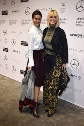 Miriam Mack und ihre Schwester Monica Ivancan bei der Holy Ghost Modenschau am 17.01.2017 im Rahmen der Mercedes-Benz Fashion Week Herbst Winter 2017 in Berlin MBFW Fashionweek 2017 Januar in Berlin- Holy Ghost Fashionshow 