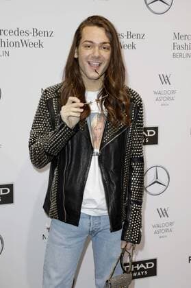 Riccardo Simonetti bei der Holy Ghost Fashion Show auf der Mercedes-Benz Fashion Week Berlin Autumn Winter 2017. Berlin, 17.01.2017 Foto:xS.xGabschx xFuturexImage