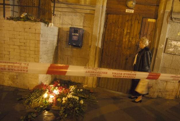 Russian journalist Anna Politkovskaya was killed in her apartment building on Saturday. Police says that the murder is possibly tied to her investigative reportings.Politkovskaya was found dead with a gunshot wound to the head in an elevator in her apartment building at Lesnaya street in central Moscow.The apartment building where she used to live. - ZUMAx01_ 20061007_rua_x01_108