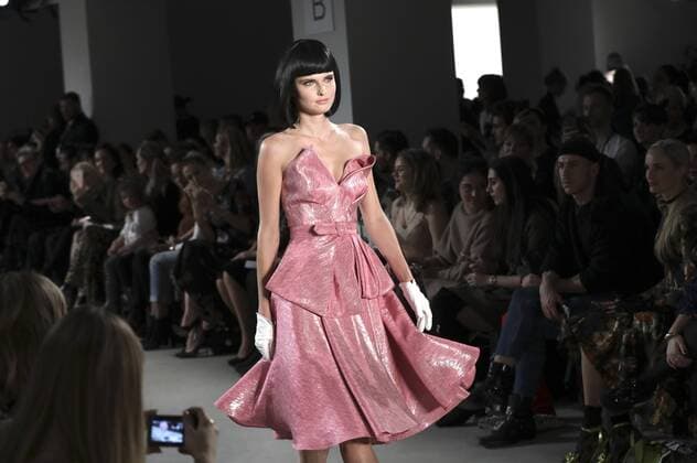 Model bei der Lena Hoschek Fashion Show auf der Mercedes-Benz Fashion Week Berlin Autumn Winter 2017. Berlin, 17.01.2017 Foto:xS.xGabschx xFuturexImage