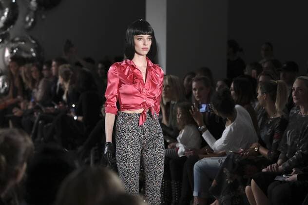Model bei der Lena Hoschek Fashion Show auf der Mercedes-Benz Fashion Week Berlin Autumn Winter 2017. Berlin, 17.01.2017 Foto:xS.xGabschx xFuturexImage