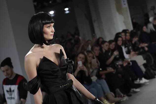 Model bei der Lena Hoschek Fashion Show auf der Mercedes-Benz Fashion Week Berlin Autumn Winter 2017. Berlin, 17.01.2017 Foto:xS.xGabschx xFuturexImage