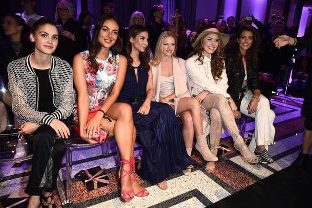 Lisa Tomaschewsky, Janina Uhse, Sila Sahin, Jennifer Ulrich und Victoria Swarovski bei der Marc Cain Modenschau am 17.01.2017 im Rahmen der Mercedes-Benz Fashion Week Herbst Winter 2017 in Berlin MBFW Fashionweek 2017 Januar in Berlin- Marc Cain Fashionshow 
