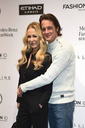 Jenny Elvers und Steffen von der Beeck bei der Ankunft zur Riani Modenschau am 17.01.2017 im Rahmen der Mercedes-Benz Fashion Week Herbst Winter 2017 in Berlin MBFW Fashionweek 2017 Januar in Berlin- Riani Fashionshow 