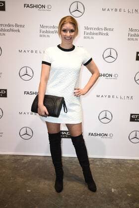 Annica Hansen bei der Ankunft zur Riani Modenschau am 17.01.2017 im Rahmen der Mercedes-Benz Fashion Week Herbst Winter 2017 in Berlin MBFW Fashionweek 2017 Januar in Berlin- Riani Fashionshow 